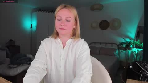 Snapshot of bananarum chatting on July 2026 07:35:02 PM Allie online show from July 2026 07:35:02 PM