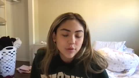 Elle online show from December 2025 10:07:02 PM