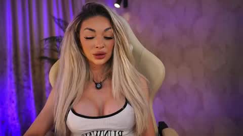 Snapshot of barbaramonn_ chatting on April 2026 03:35:01 PM Ana online show from April 2026 03:35:01 PM