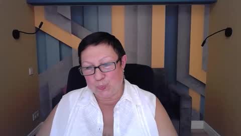 barbaraturners online show from October 2025 07:36:02 PM