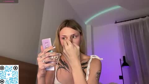 Snapshot of barbie_bi chatting on November 2025 08:30:01 PM My name is Molly. Please say hello I like talking to you. If you have any wishes or obscene desires please use the tip menu online show from November 2025 08:30:01 PM