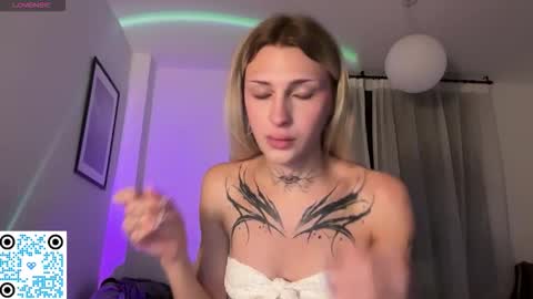 Snapshot of barbie_bi chatting on November 2025 06:15:01 PM My name is Molly. Please say hello I like talking to you. If you have any wishes or obscene desires please use the tip menu online show from November 2025 06:15:01 PM