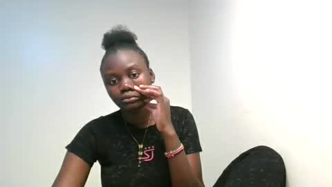 Snapshot of barbie_queen2 chatting on June 2026 09:51:02 PM queen online show from June 2026 09:51:02 PM
