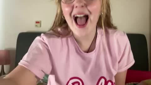 Snapshot of barbiegirl966 chatting on December 2024 10:01:02 AM barbiegirl966 online show from December 2024 10:01:02 AM