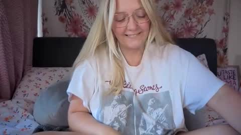 Snapshot of barbiegirl966 chatting on October 2025 08:33:02 AM barbiegirl966 online show from October 2025 08:33:02 AM