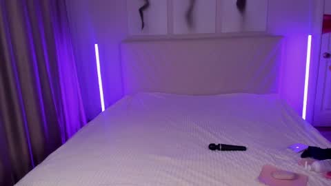  Emma online show from April 2026 07:52:01 PM