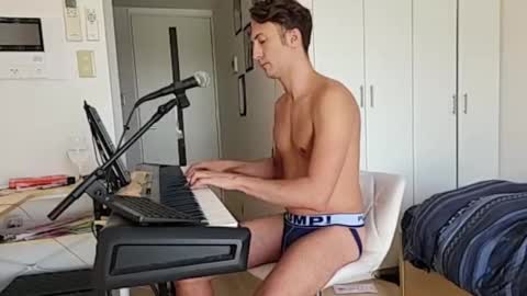 Snapshot of barebritpianist chatting on October 2025 05:21:02 AM BareBritPianist online show from October 2025 05:21:02 AM