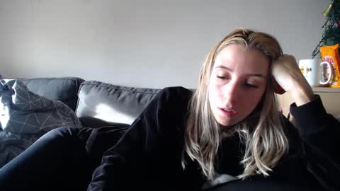 Snapshot of barelylegalblondy chatting on January 2025 09:08:01 AM Lena online show from January 2025 09:08:01 AM