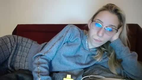 Snapshot of barelylegalblondy chatting on February 2025 07:49:01 PM Lena online show from February 2025 07:49:01 PM