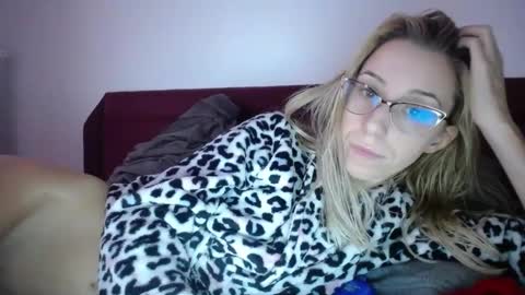 Snapshot of barelylegalblondy chatting on February 2025 12:23:02 PM Lena online show from February 2025 12:23:02 PM