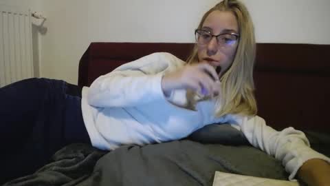 Snapshot of barelylegalblondy chatting on March 2025 07:20:02 PM Lena online show from March 2025 07:20:02 PM