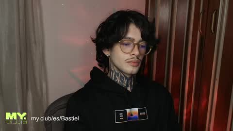Snapshot of bastiel_ chatting on May 2026 05:02:02 AM Bastiel online show from May 2026 05:02:02 AM