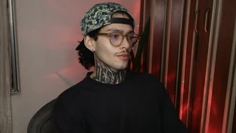 Snapshot of bastiel_ chatting on May 2026 04:30:02 AM Bastiel online show from May 2026 04:30:02 AM