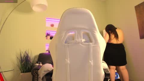 battymoll online show from April 2026 04:00:02 PM