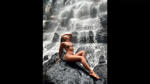 Battyredhair online show from April 2026 01:22:01 PM