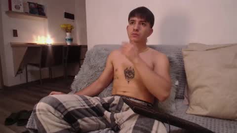 Snapshot of bayron_77 chatting on January 2026 04:05:01 AM Bayron online show from January 2026 04:05:01 AM