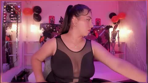 Cloe  online show from October 2025 04:34:02 AM