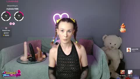 Snapshot of bea_doll chatting on April 2026 10:20:01 PM Bea online show from April 2026 10:20:01 PM