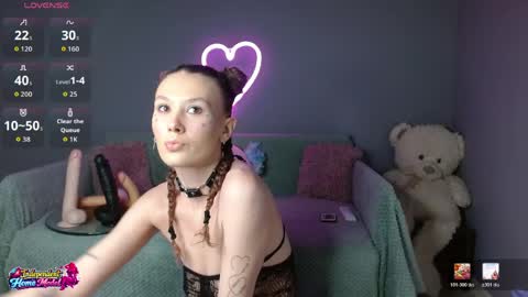 Snapshot of bea_doll chatting on April 2026 01:44:02 AM Bea online show from April 2026 01:44:02 AM