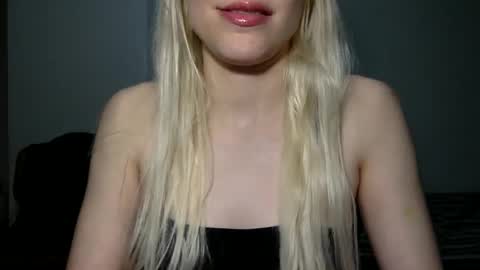 Snapshot of bea_trix77 chatting on November 2025 09:04:02 PM Yours sweet Bea 3 online show from November 2025 09:04:02 PM