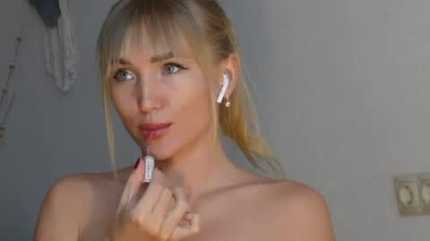 Chloe online show from April 2026 12:29:02 PM