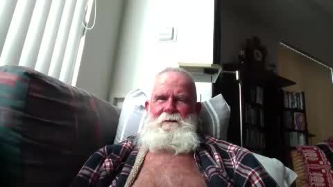 Snapshot of beardbushy chatting on May 2026 05:40:02 PM beardbushy online show from May 2026 05:40:02 PM