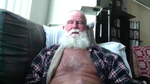 Snapshot of beardbushy chatting on May 2026 03:41:01 PM beardbushy online show from May 2026 03:41:01 PM