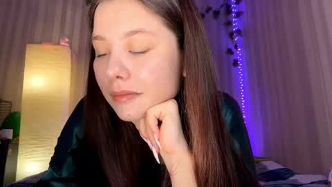 Snapshot of beataschielke chatting on February 2026 12:37:02 PM Bella online show from February 2026 12:37:02 PM