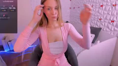 Snapshot of beatrice_7 chatting on July 2026 10:12:02 PM Beatrice online show from July 2026 10:12:02 PM