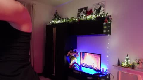 Bzzz Bea online show from December 2024 09:08:01 PM