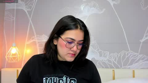 Snapshot of beautifulgirl4u_ chatting on May 2026 11:22:01 PM online show from May 2026 11:22:01 PM