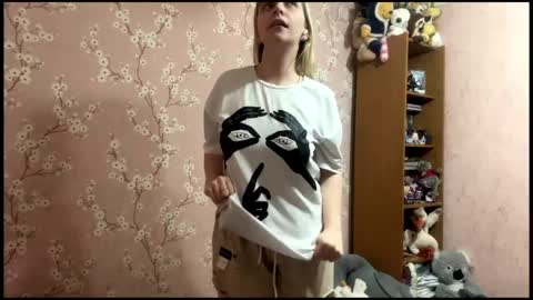 Mia online show from April 2026 03:36:02 PM