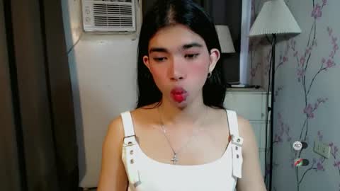 Snapshot of beautifultrixie chatting on March 2026 05:08:02 AM TRIXIE online show from March 2026 05:08:02 AM