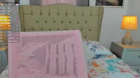 Ariana Reyes online show from November 2025 02:38:02 PM