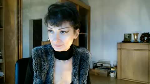Raluca online show from November 2025 02:20:01 PM
