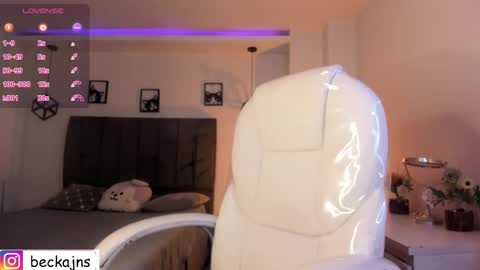 Marzhie online show from November 2025 03:45:02 PM