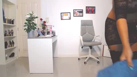 Bee if you ever see the girl who can take 12 inch all the way inside the ass try me online show from December 2024 01:11:01 AM