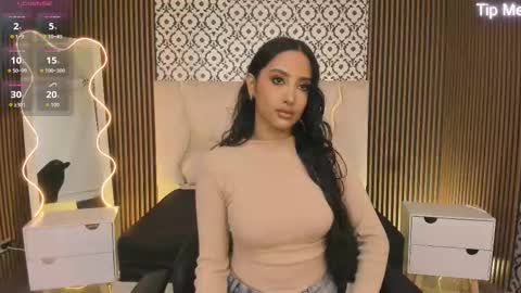 Snapshot of beella_tay1 chatting on October 2025 01:33:02 PM BELLA online show from October 2025 01:33:02 PM