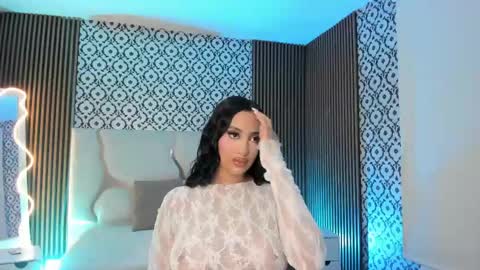 Snapshot of beella_tay1 chatting on June 2026 12:11:01 PM BELLA online show from June 2026 12:11:01 PM