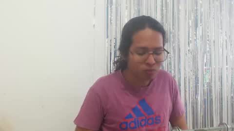 Snapshot of beentage chatting on November 2025 08:43:02 PM Alex online show from November 2025 08:43:02 PM