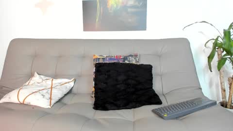 independent model online show from February 2025 02:42:02 AM