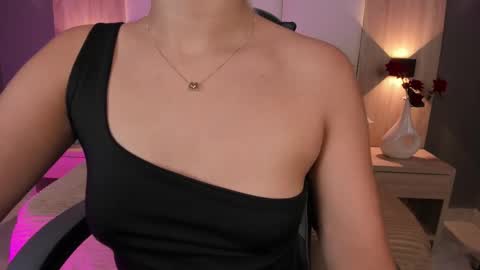 Bella cam online show from October 2025 07:22:02 PM