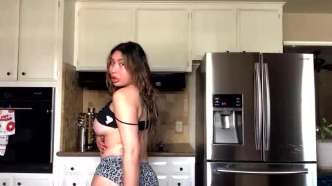 Snapshot of bella69donna chatting on February 2026 03:55:01 PM bella69donna online show from February 2026 03:55:01 PM