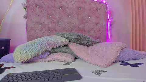 Melanie  online show from December 2025 10:34:02 AM