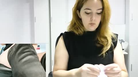 Snapshot of bella_ary chatting on February 2026 06:12:01 PM Ary rock online show from February 2026 06:12:01 PM