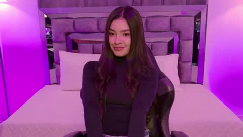 Bella  online show from November 2025 04:34:01 AM