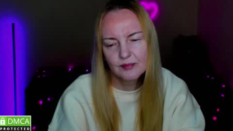 Snapshot of bella_hadatt chatting on February 2026 12:28:01 PM Bella online show from February 2026 12:28:01 PM