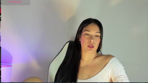 Snapshot of bella_hadid1_ chatting on February 2025 07:04:02 AM Laura online show from February 2025 07:04:02 AM