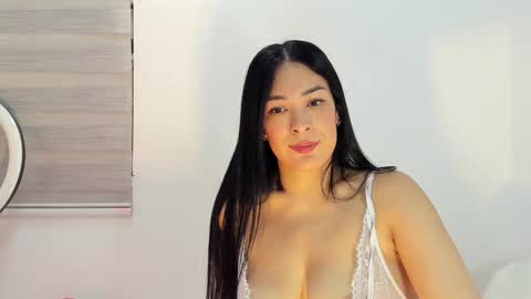 Laura online show from December 2025 10:07:01 PM