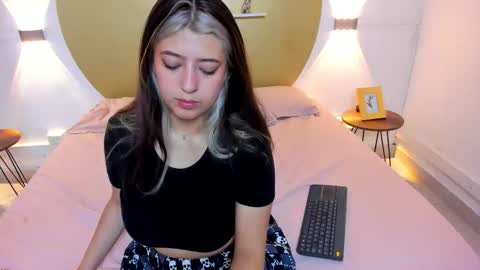  Bella  online show from December 2025 06:02:01 PM